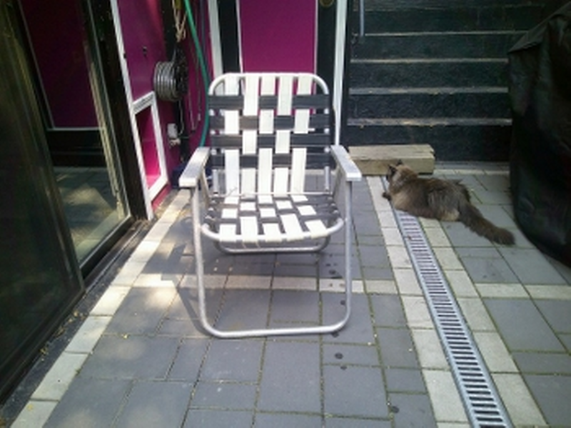 (image for) Lawn Chair (Black & White)