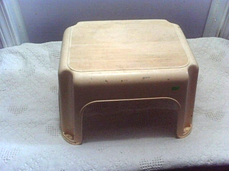 Step Stool (Beige)